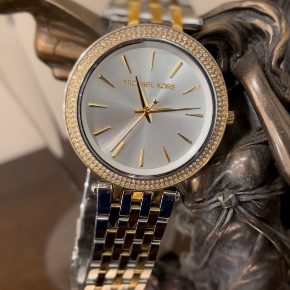 ⏱MICHAEL KORS⏱Two-toned Crystal Watch.